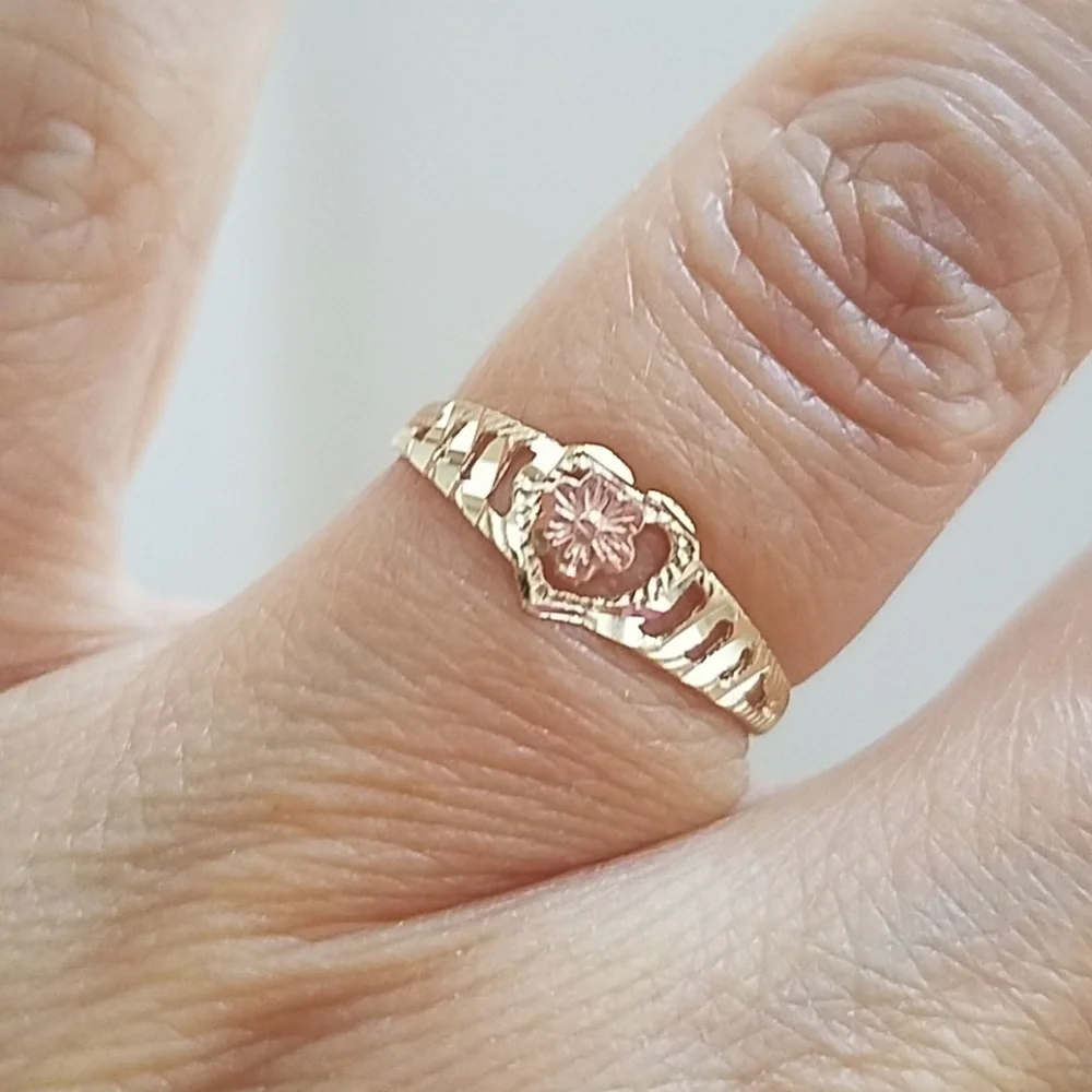 14k Yellow & Rose gold Diamond cut Heart Flower Ring